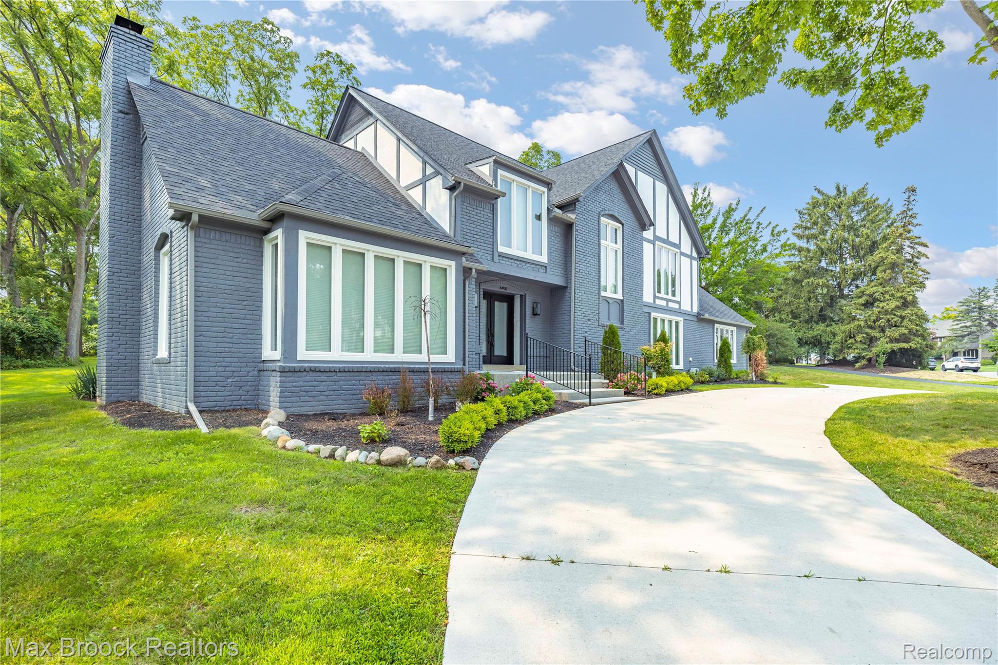 4490 Strathdale Lane