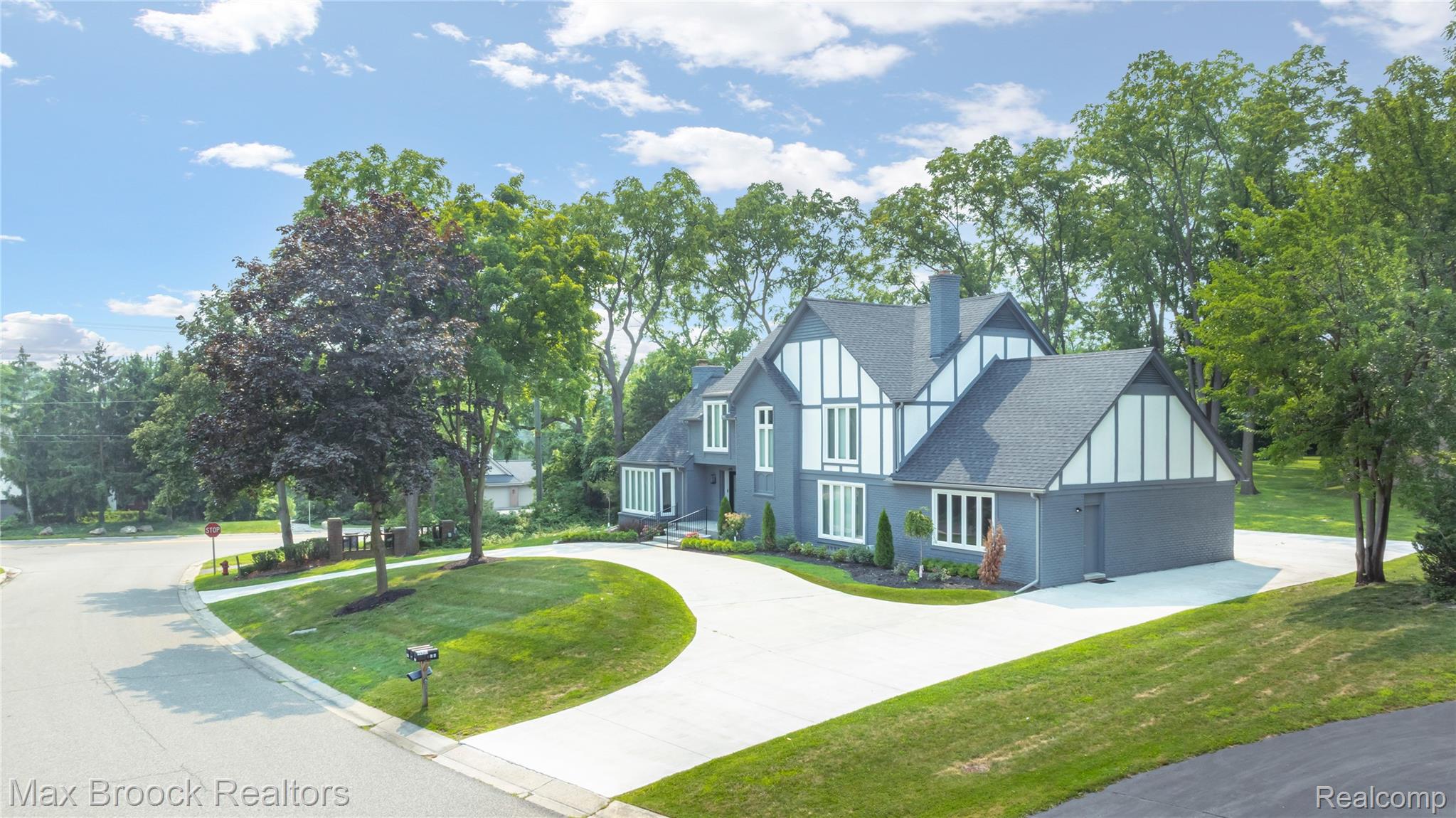 4490 Strathdale Lane