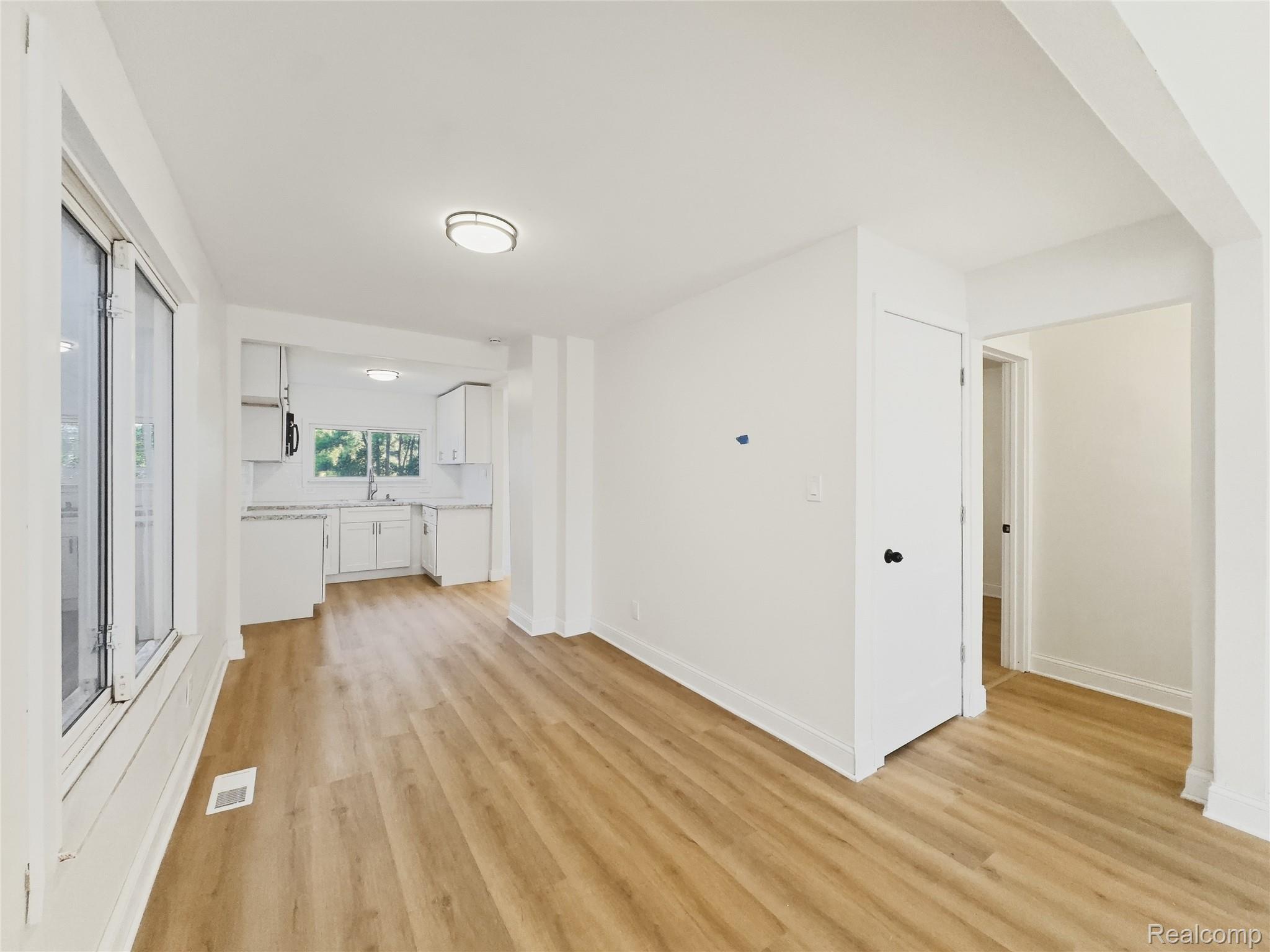 329 W Muir Avenue