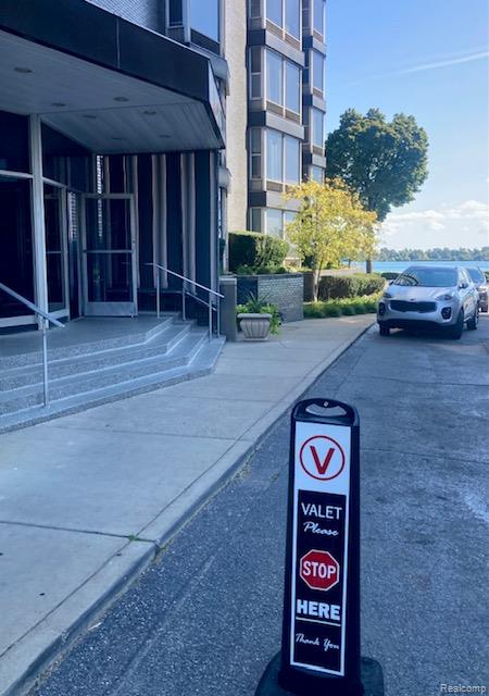 8200 E Jefferson 503