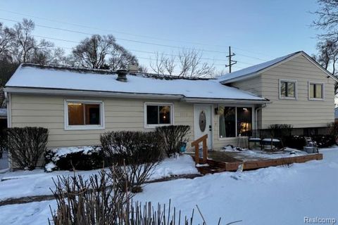 1122 Lynsue Lane Waterford Charter Township MI 48327