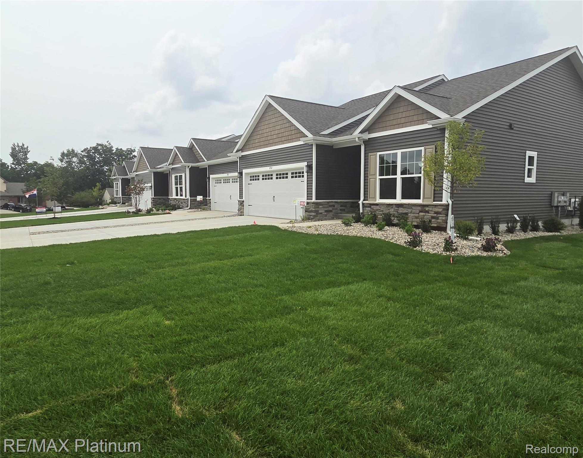 852 Oakwood Circle 42