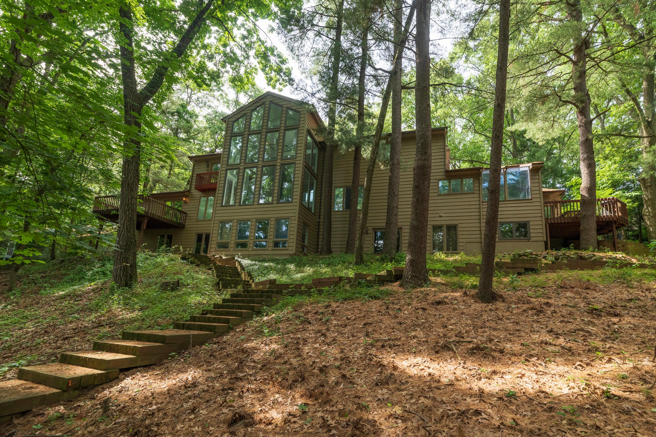 7129 Lakeridge Place