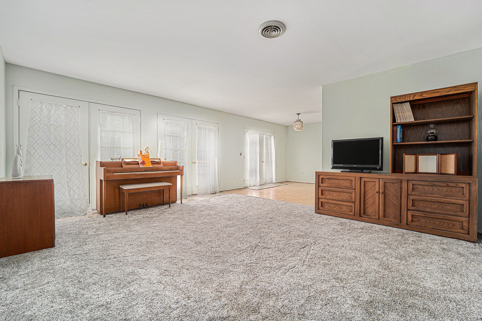 3965 HEARNS Drive