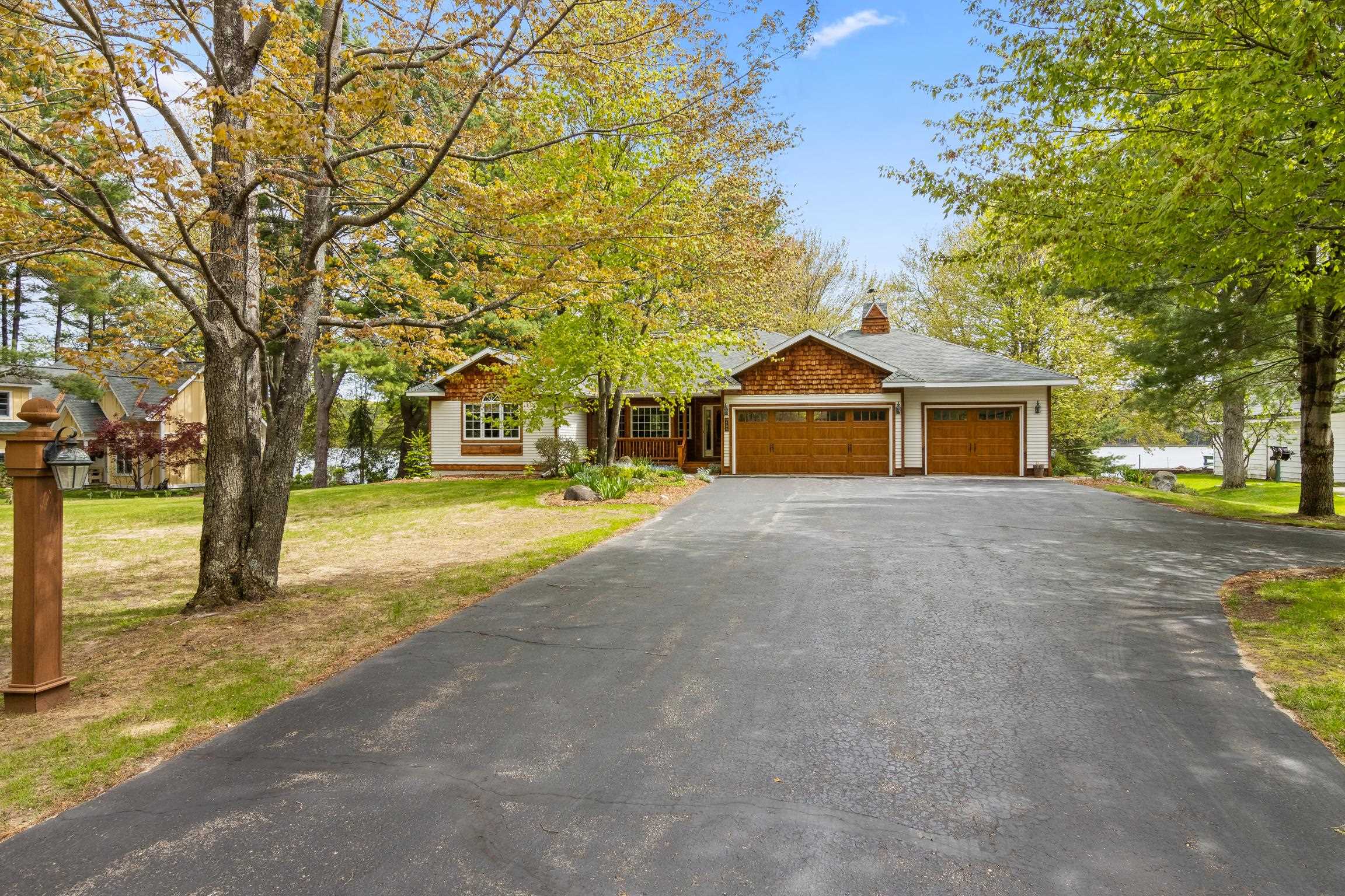 9506 Lakeside Drive