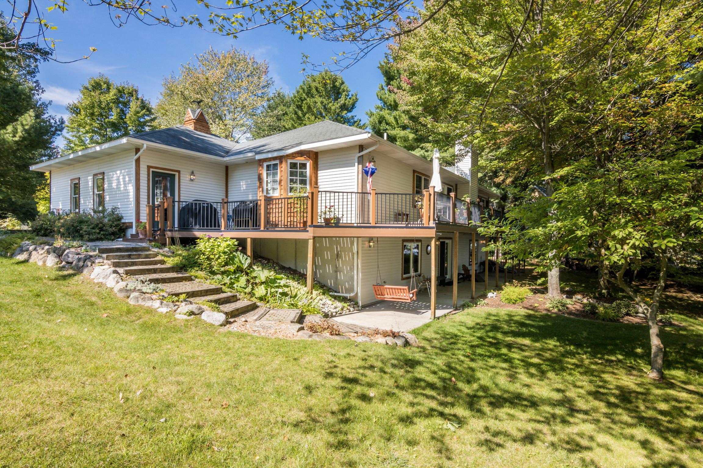9506 Lakeside Drive