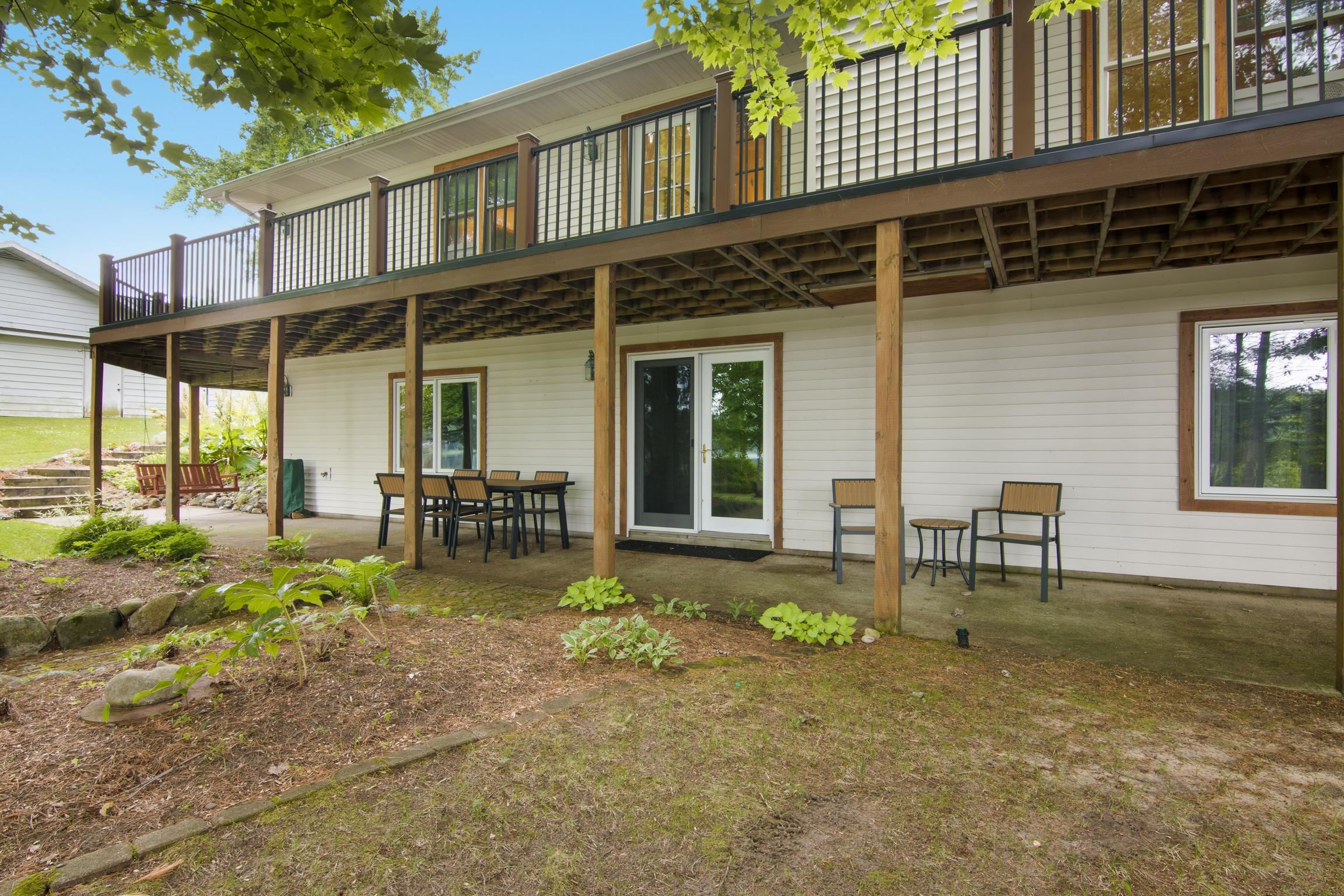 9506 Lakeside Drive