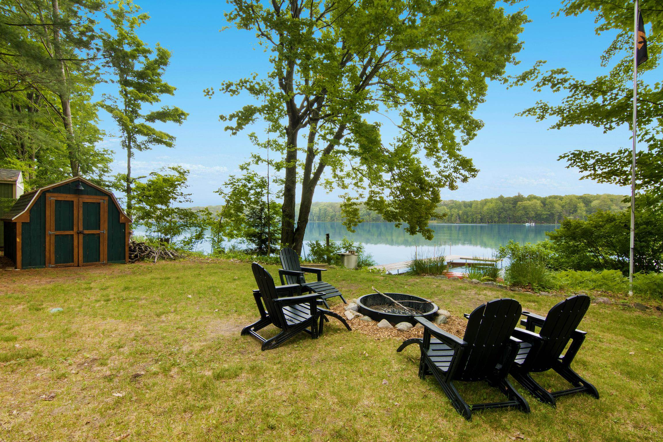9506 Lakeside Drive