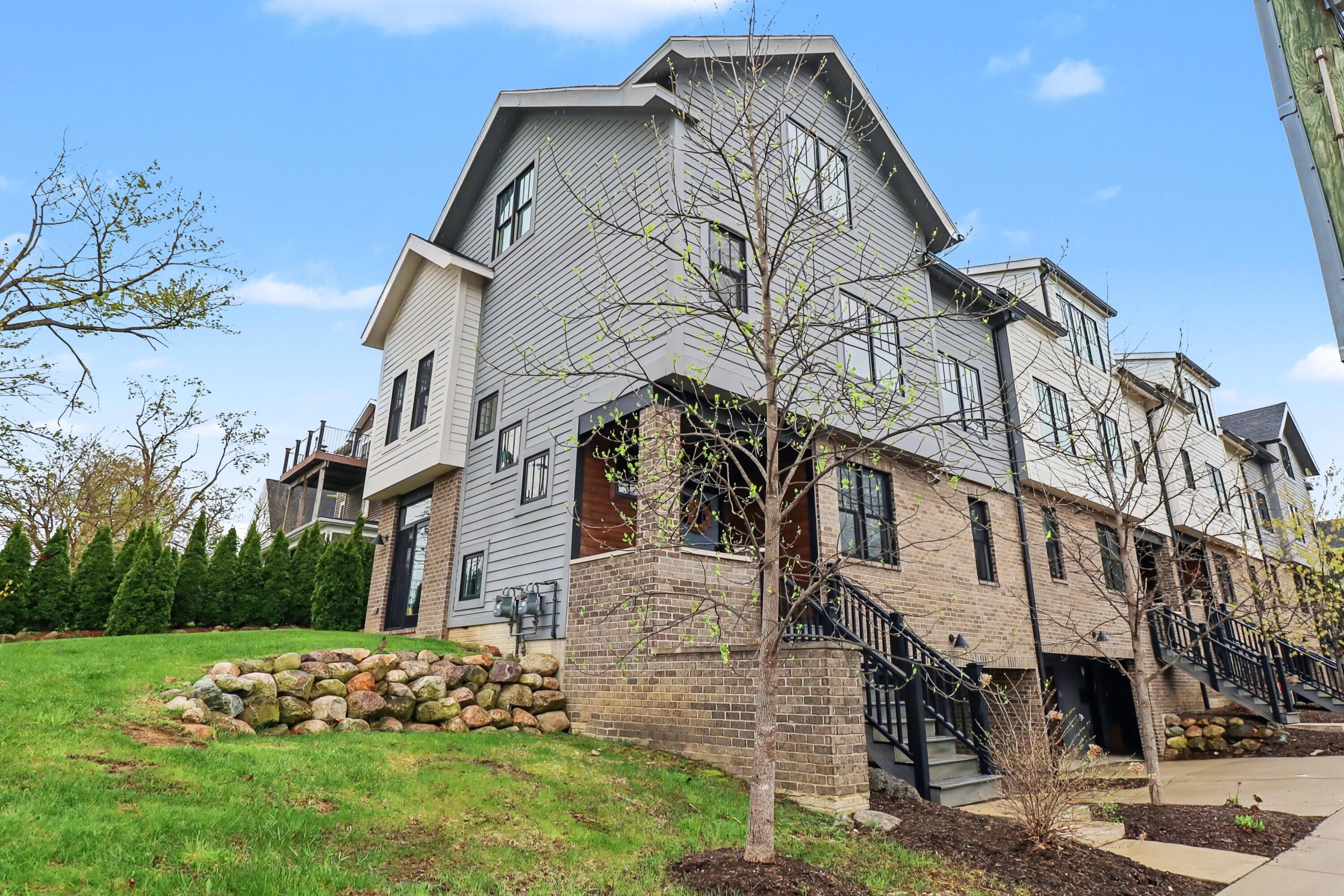 103 W Davis Avenue