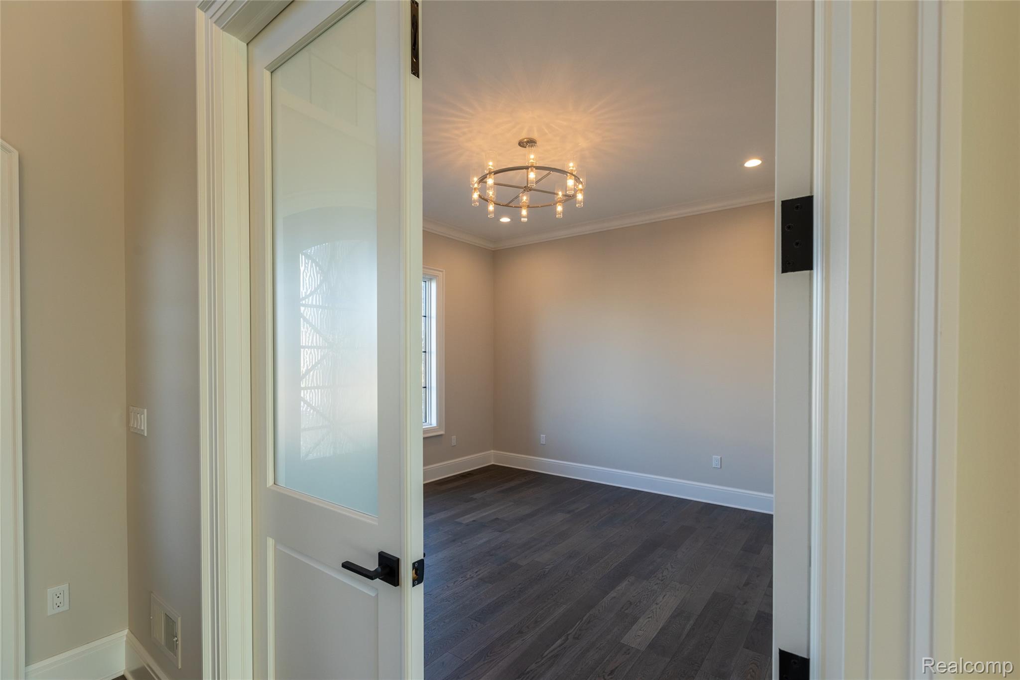 2599 Forest Glen Court