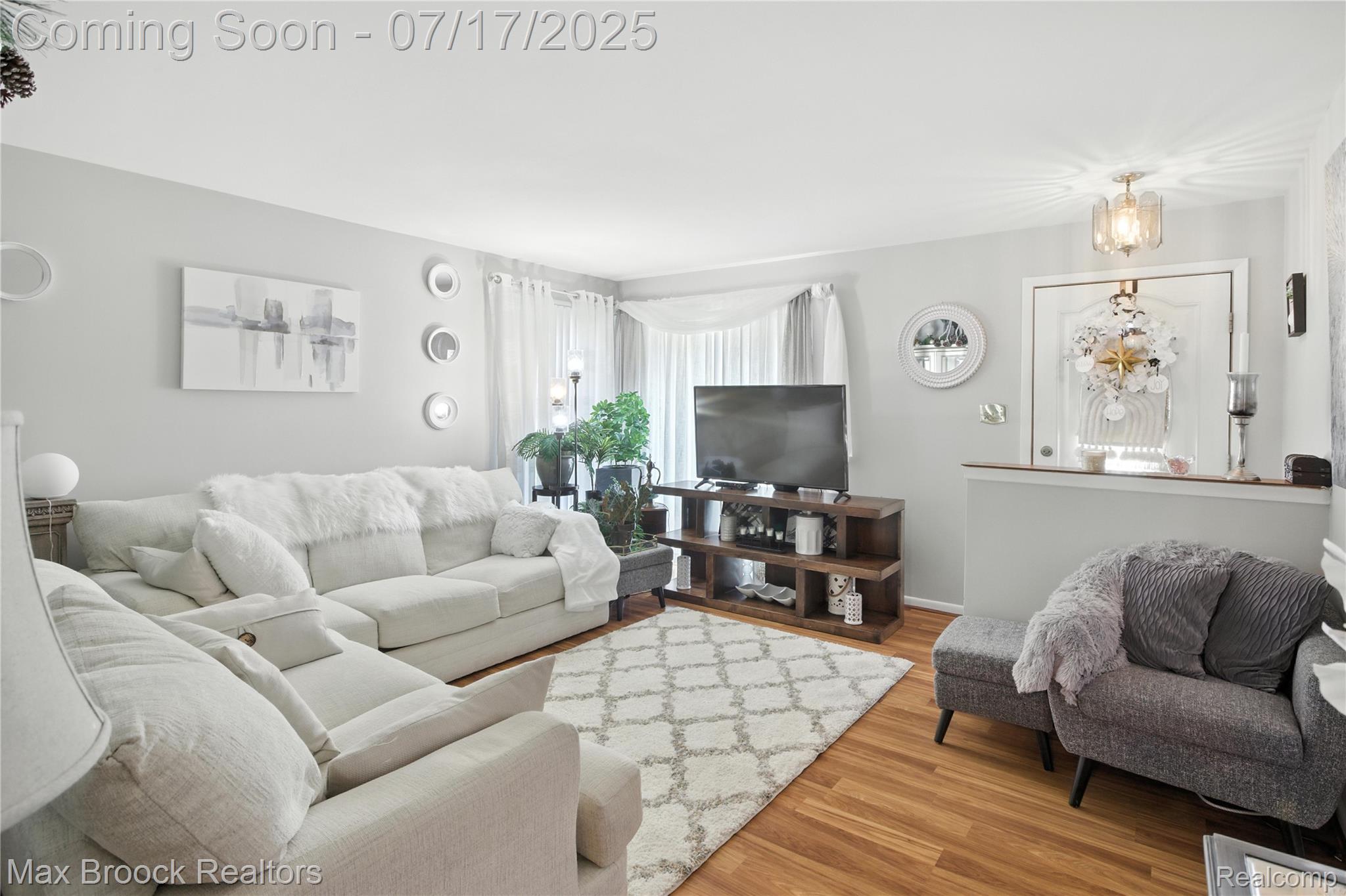 1383 Moulin Avenue