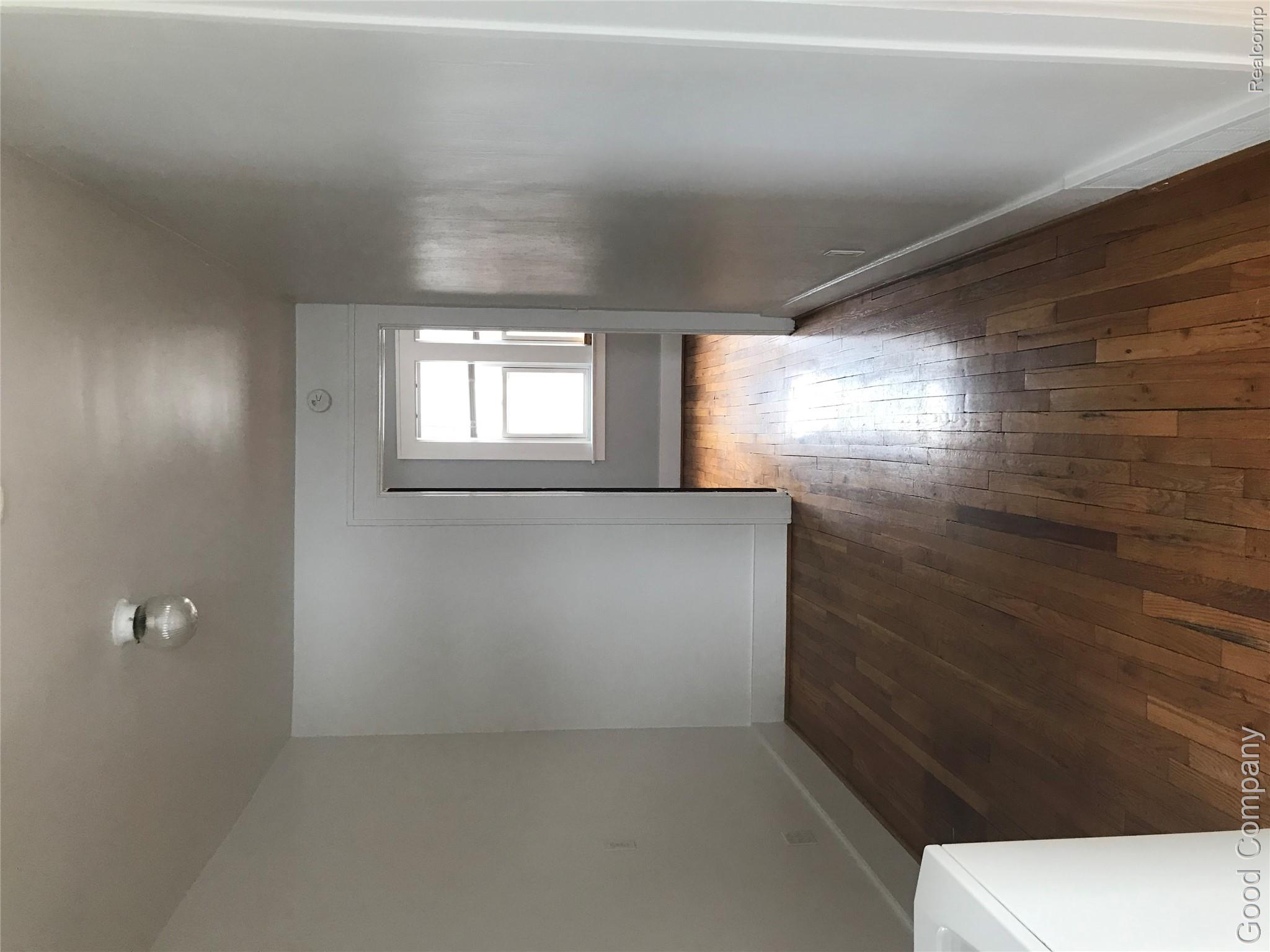 131 E Cambourne Street