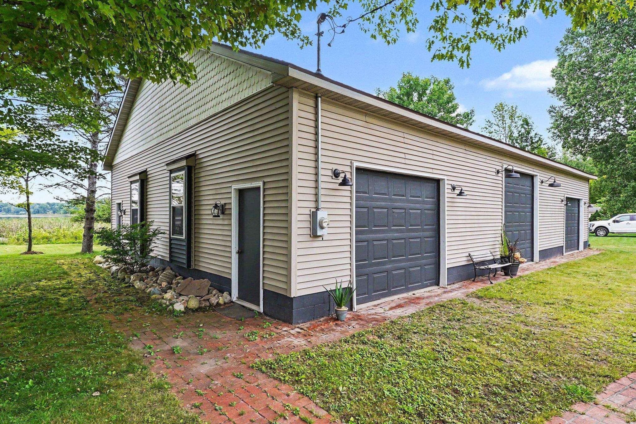 4559 E State
