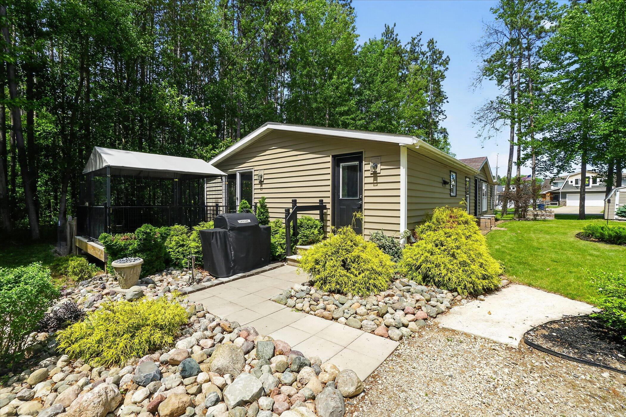 8653 Cochise Drive