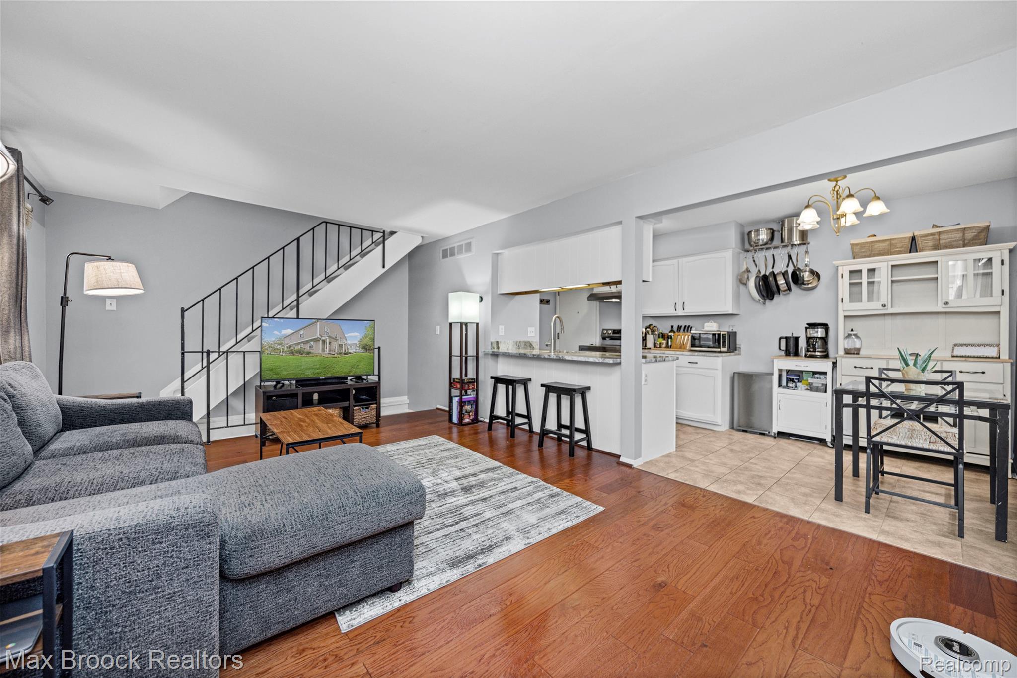 387 Neptune Drive