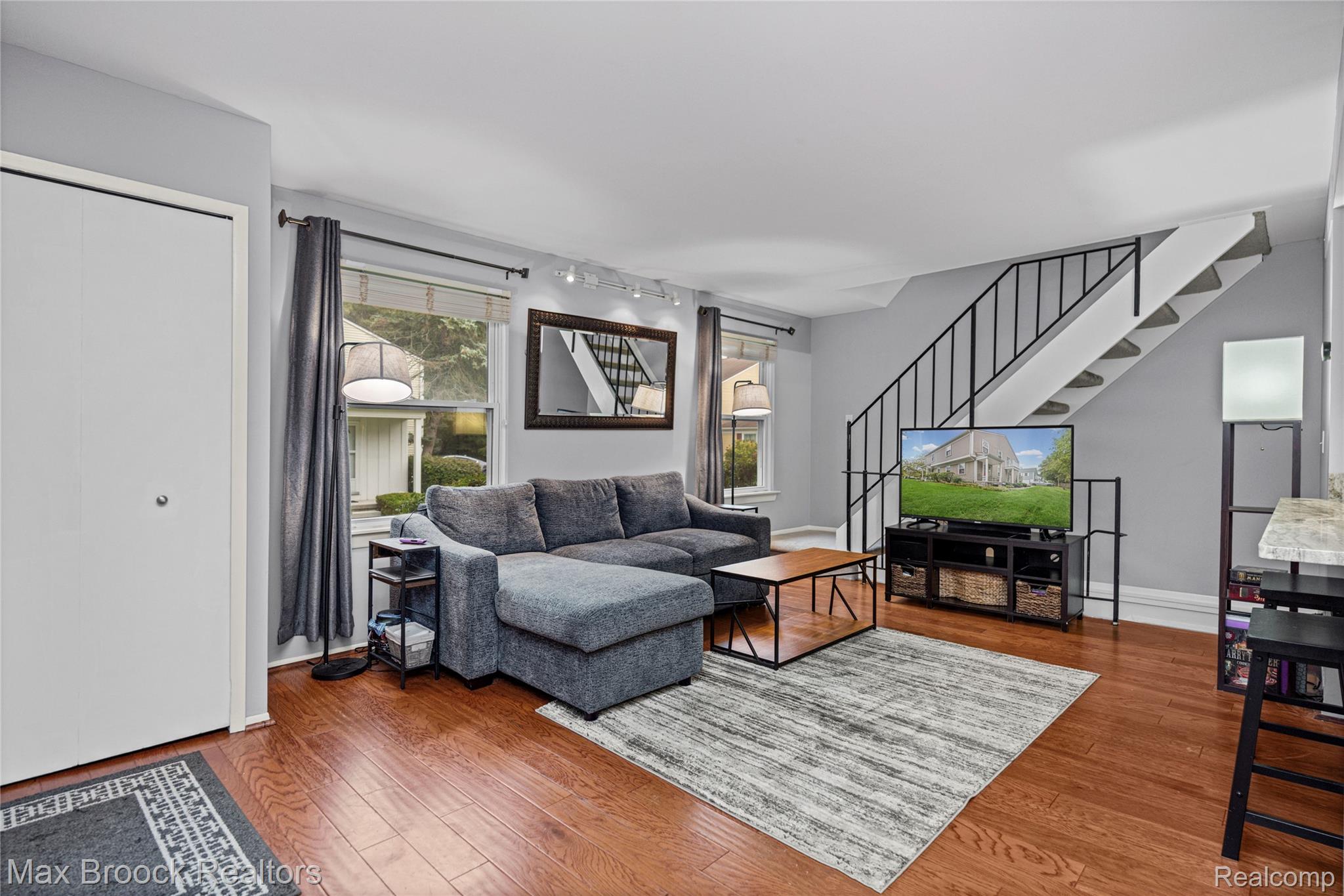 387 Neptune Drive