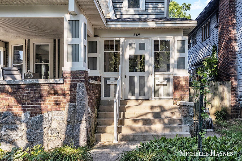 349 Richard Terrace SE