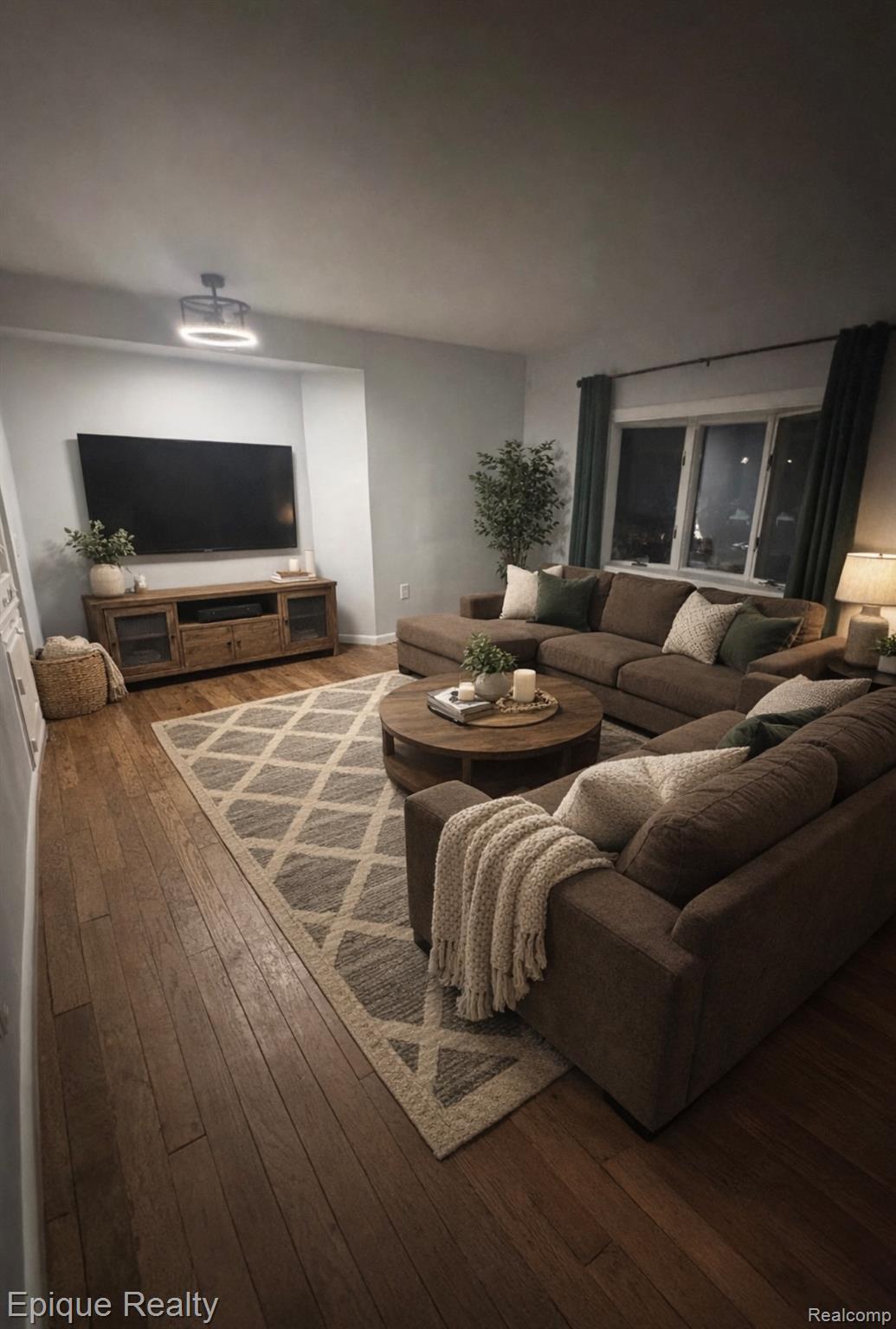 2468 Fernwood Avenue