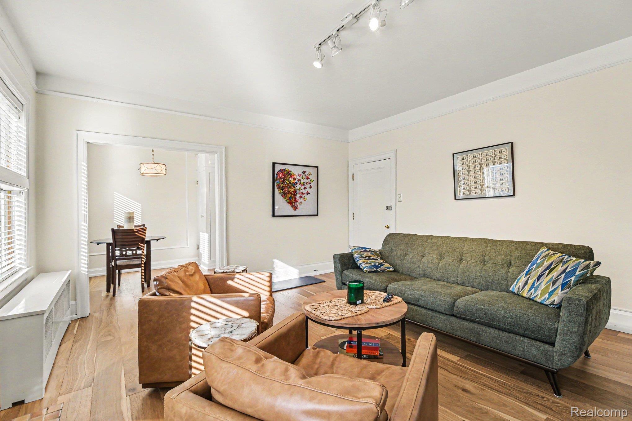 327 SOUTHFIELD Road 16 (3CS)