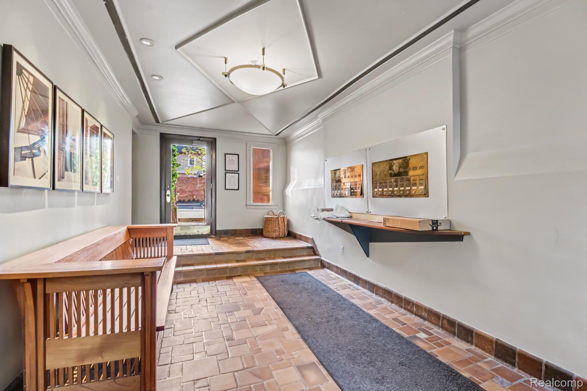 327 SOUTHFIELD Road 16 (3CS)
