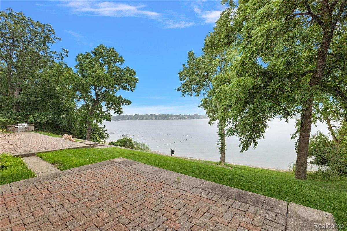 2612 Cove Lane