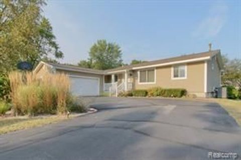 3816 TAGGETT LAKE Drive Highland Charter Township MI 48357