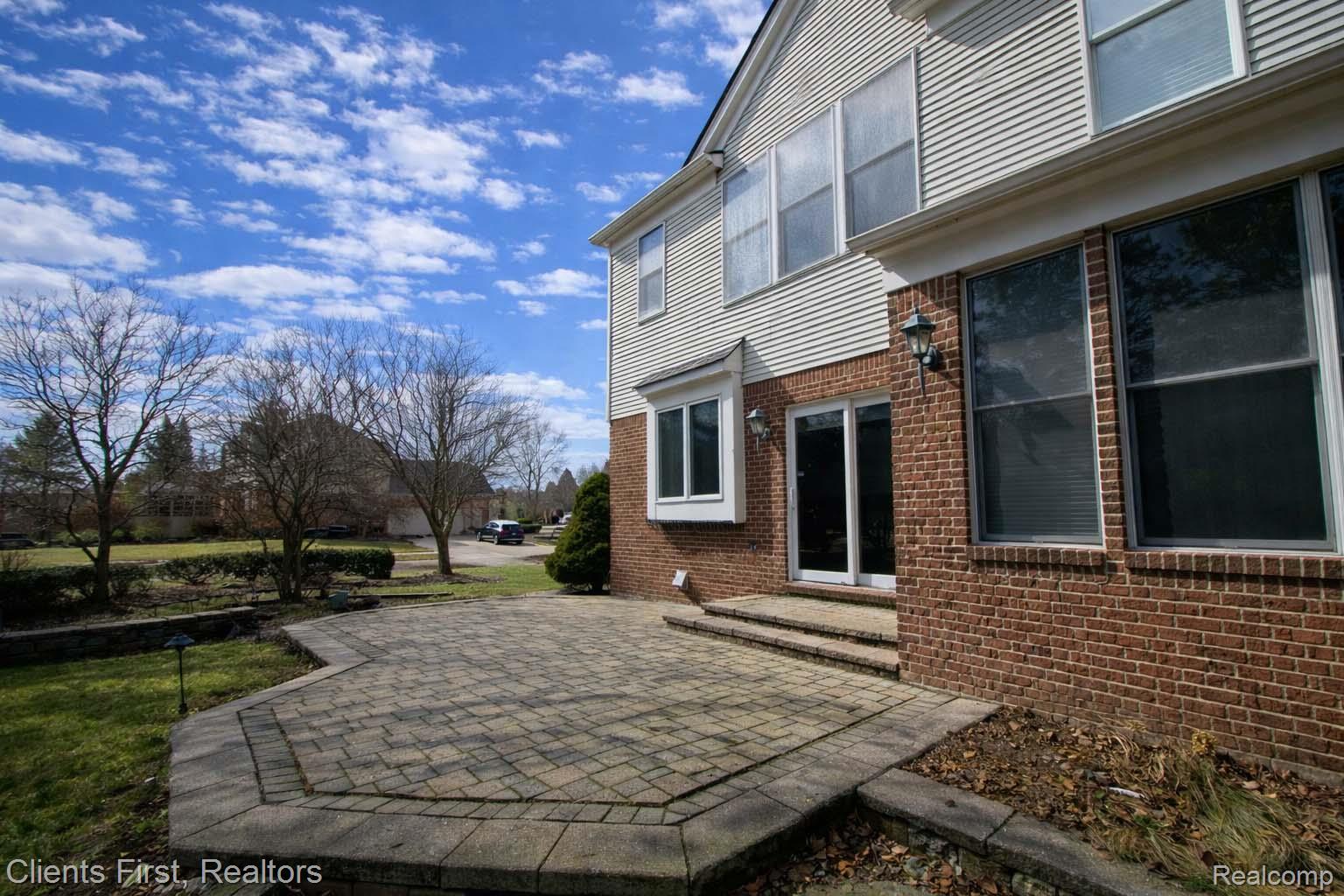 48318 Manhattan Circle