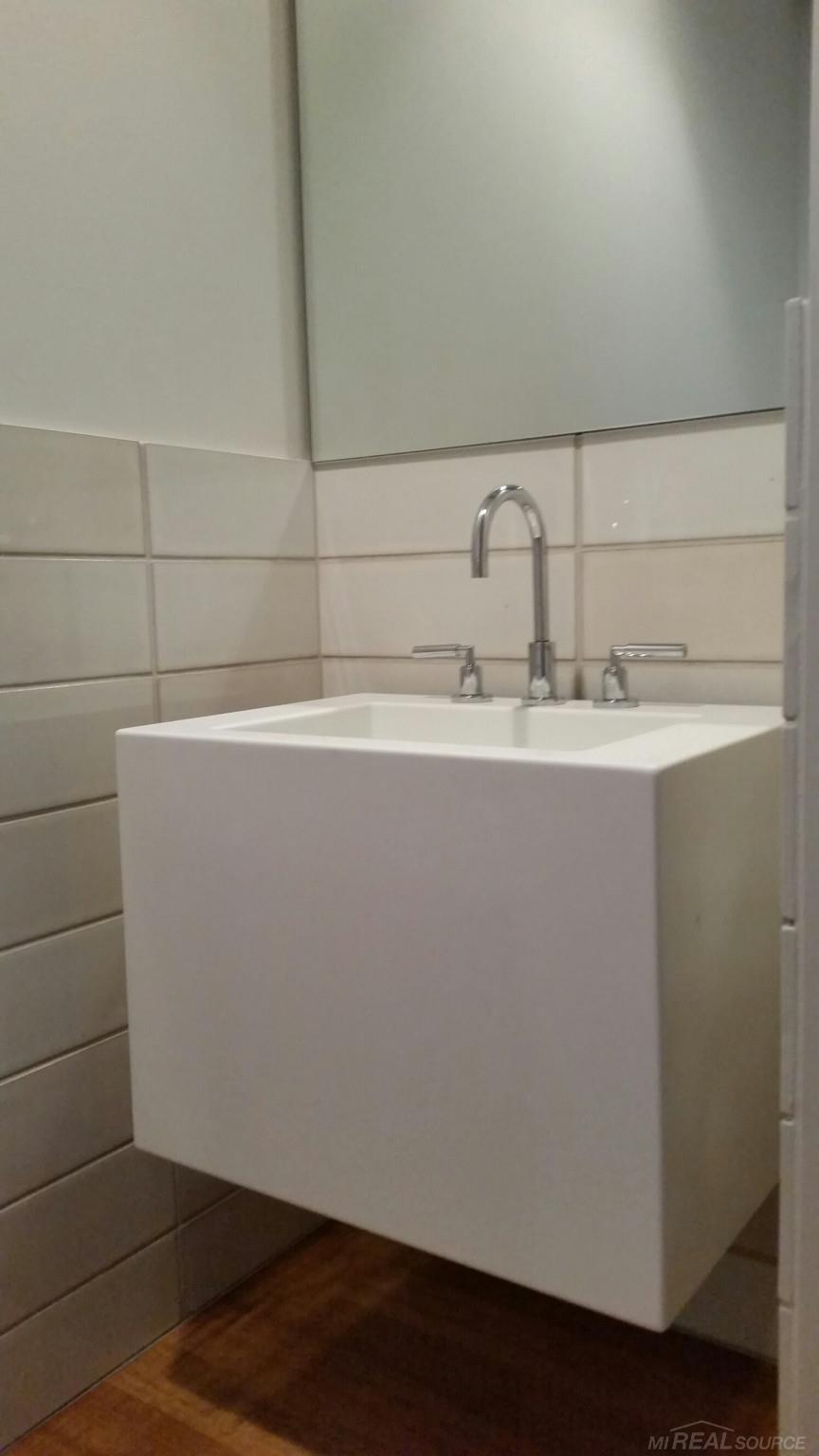 34977 Woodward Avenue