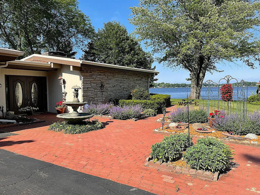 7206 Beechwood Circle