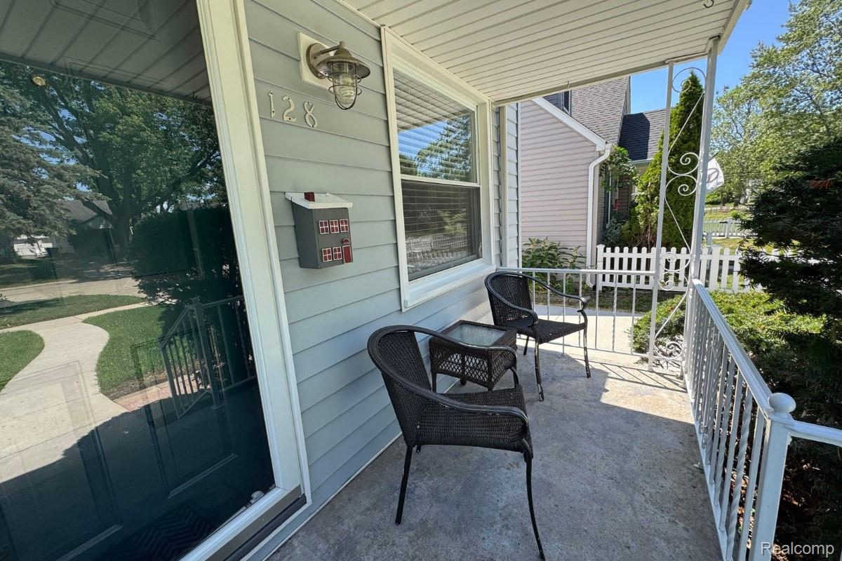 128 Girard Avenue