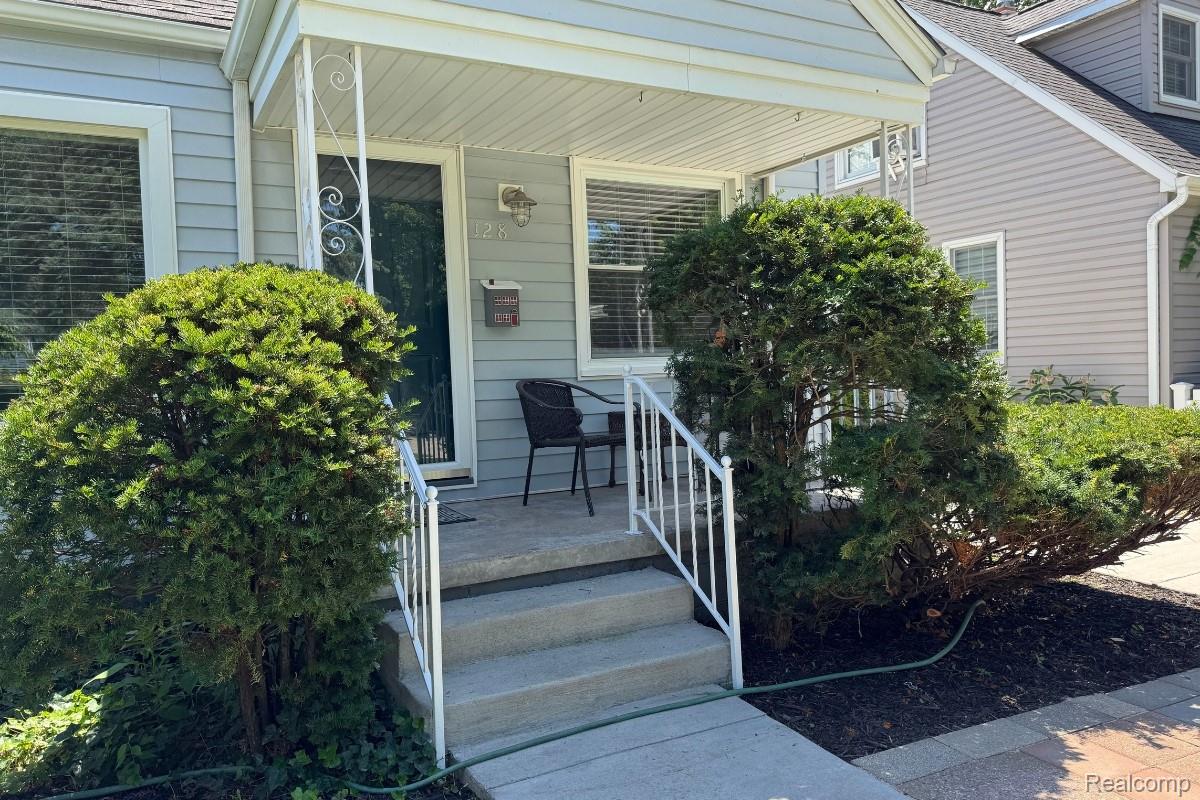 128 Girard Avenue
