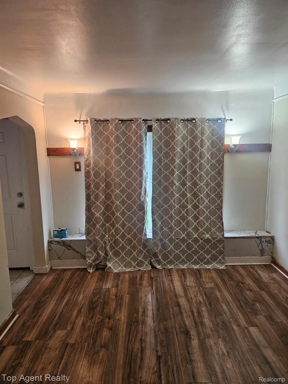 16284 Coram Street