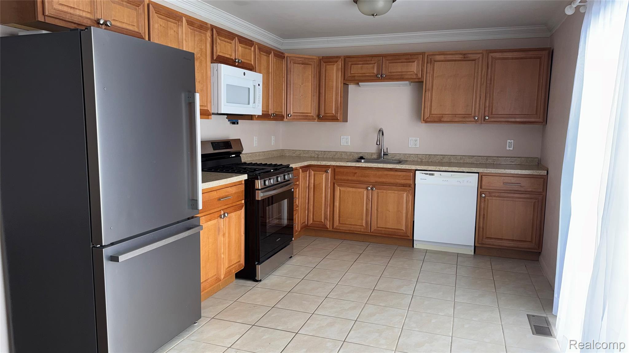 474 Fox Hills Drive N