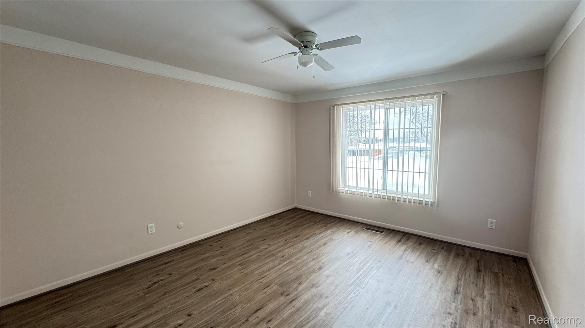 474 Fox Hills Drive N