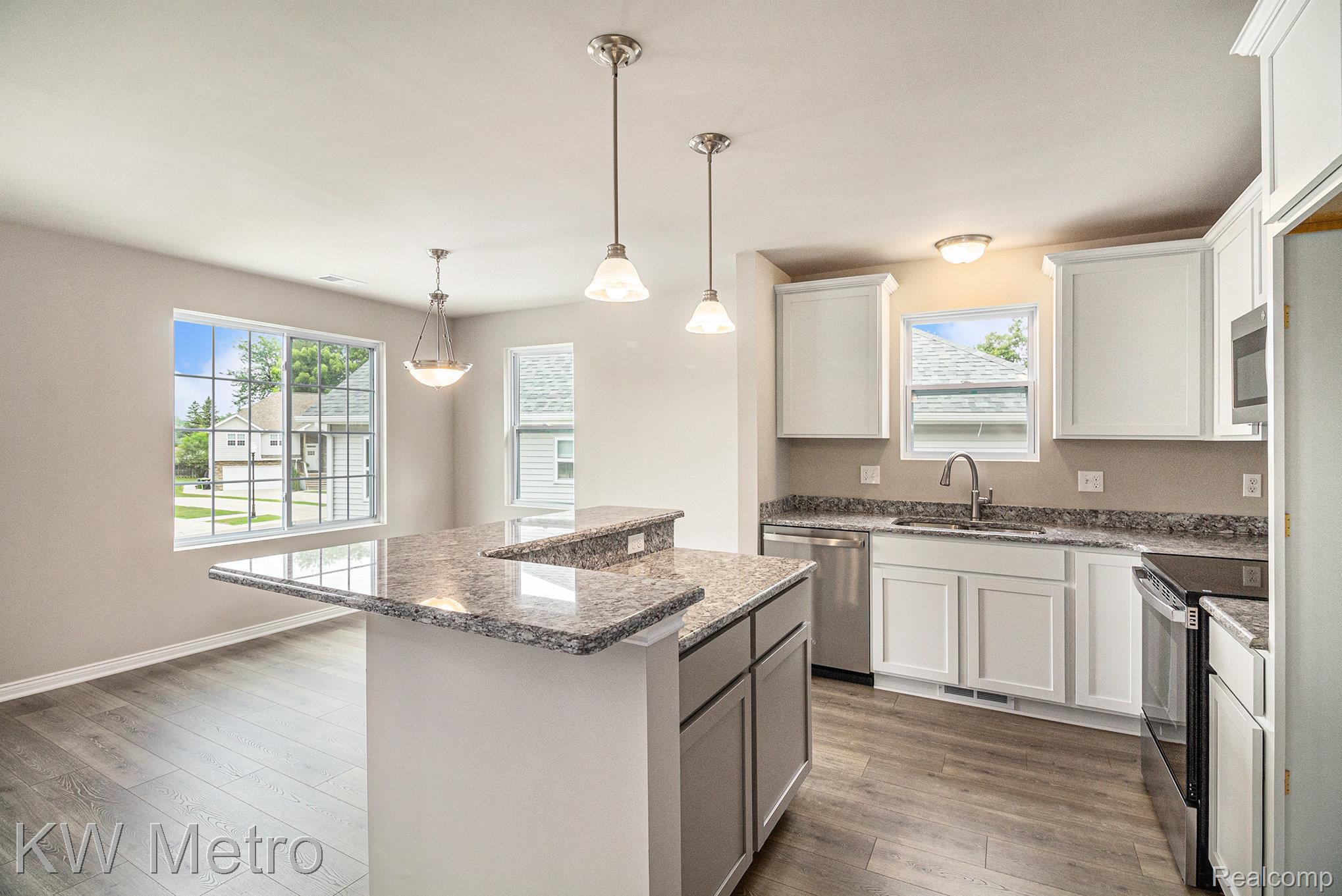 185 WHISPERING PINES Drive 9