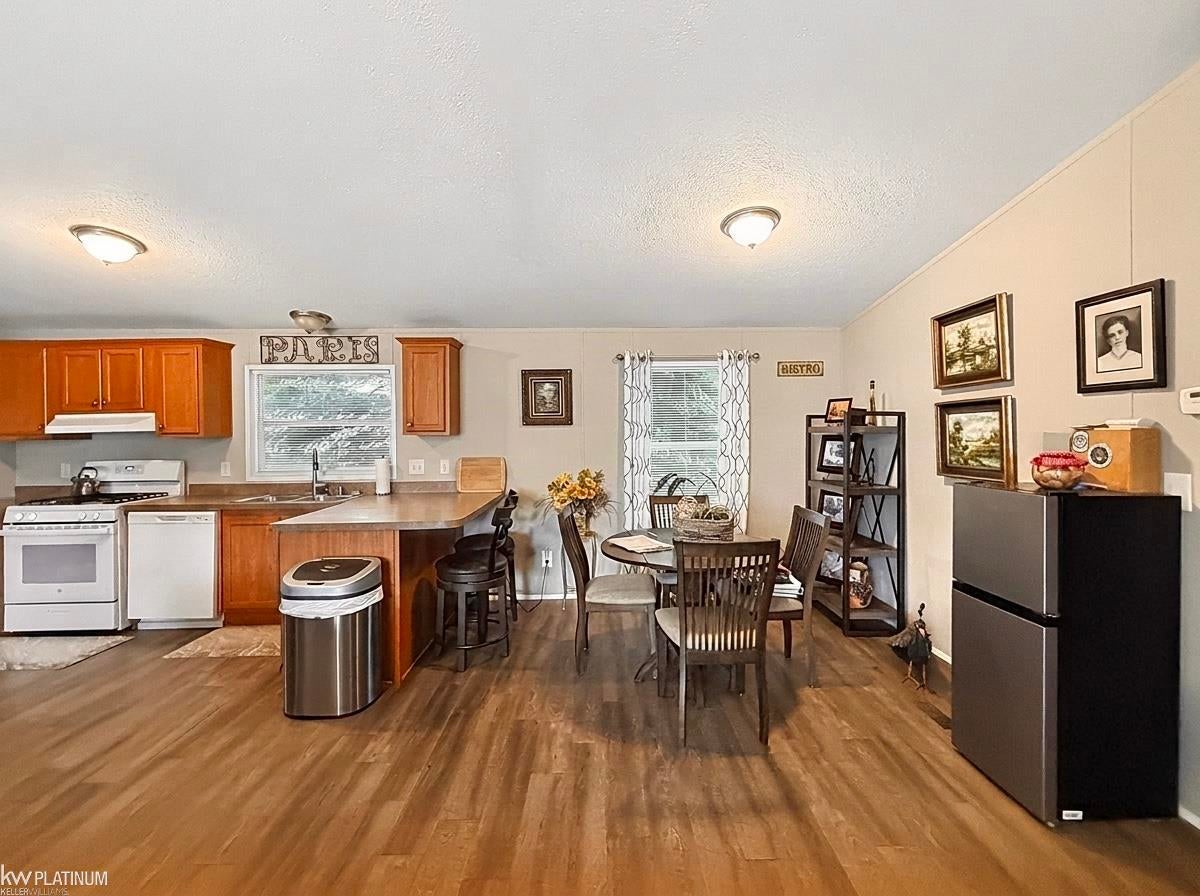 6039 Bentwood Circle
