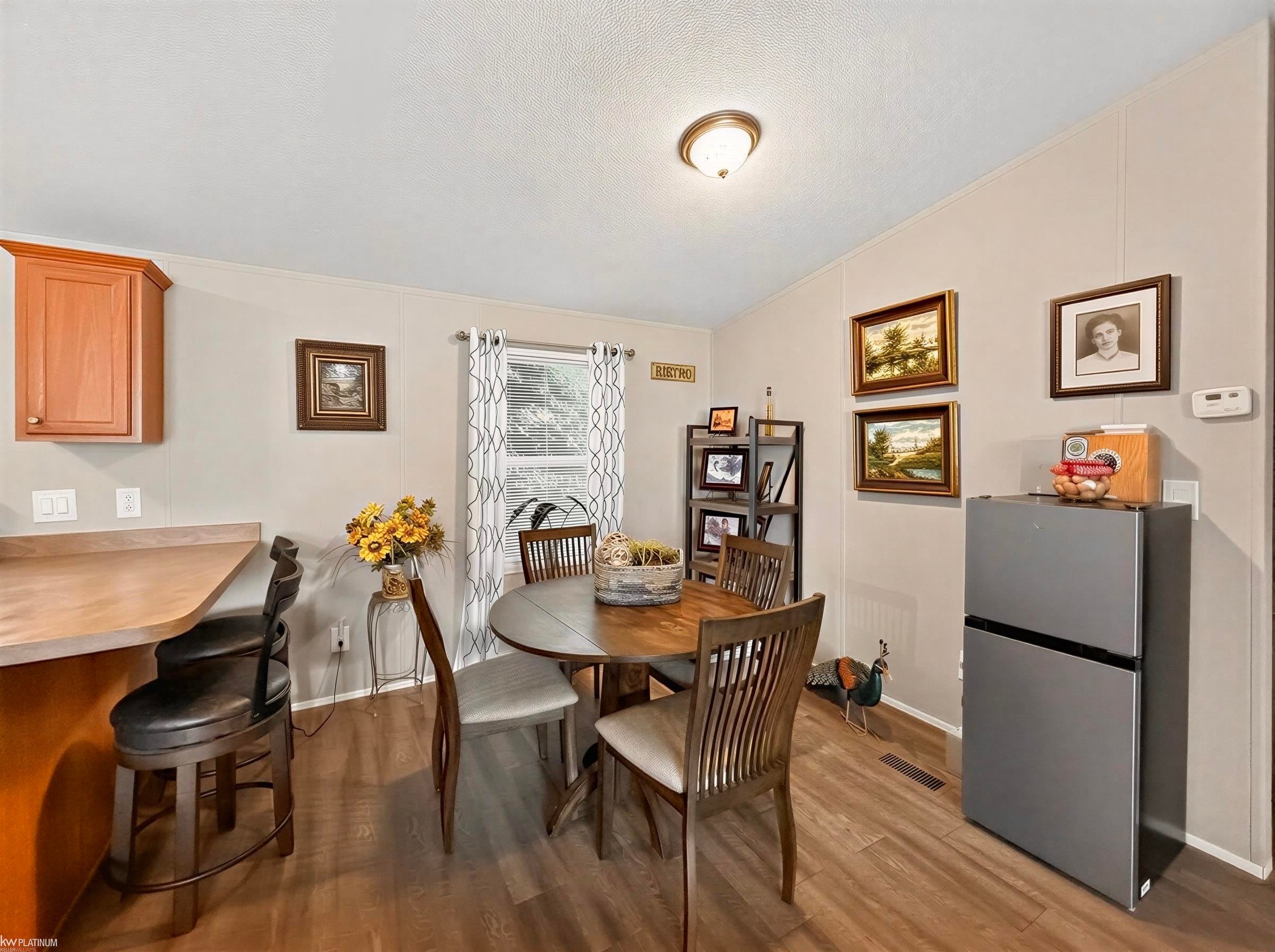 6039 Bentwood Circle