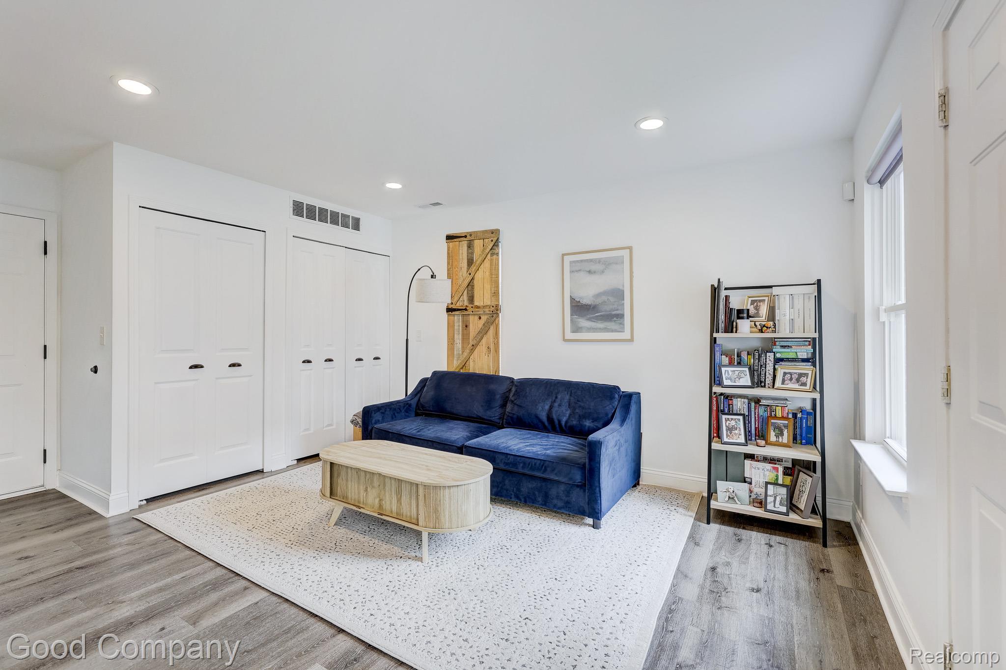291 E Palmer Street 12