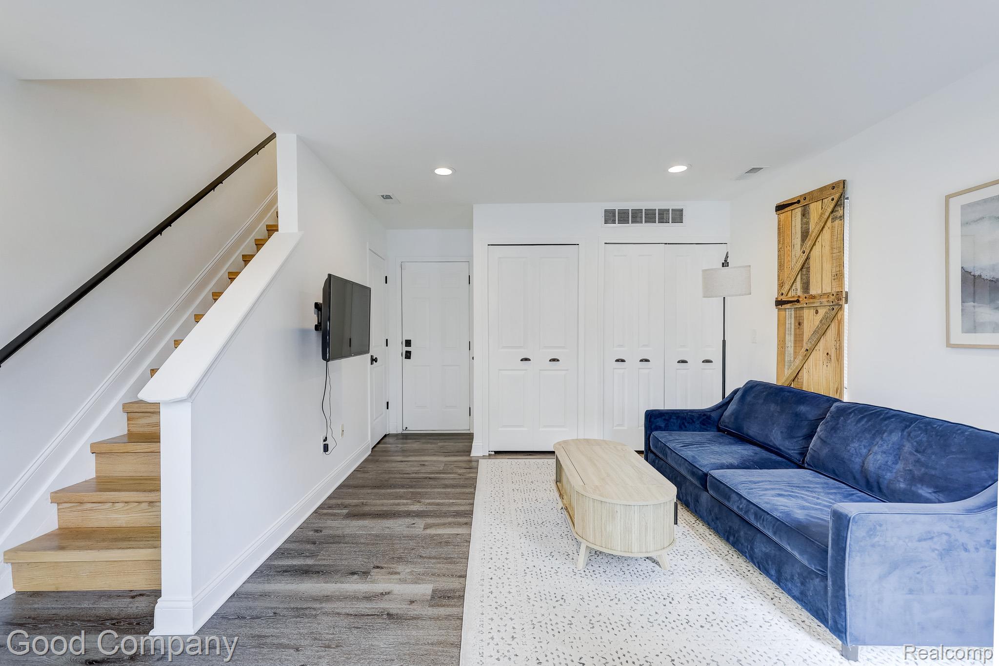 291 E Palmer Street 12