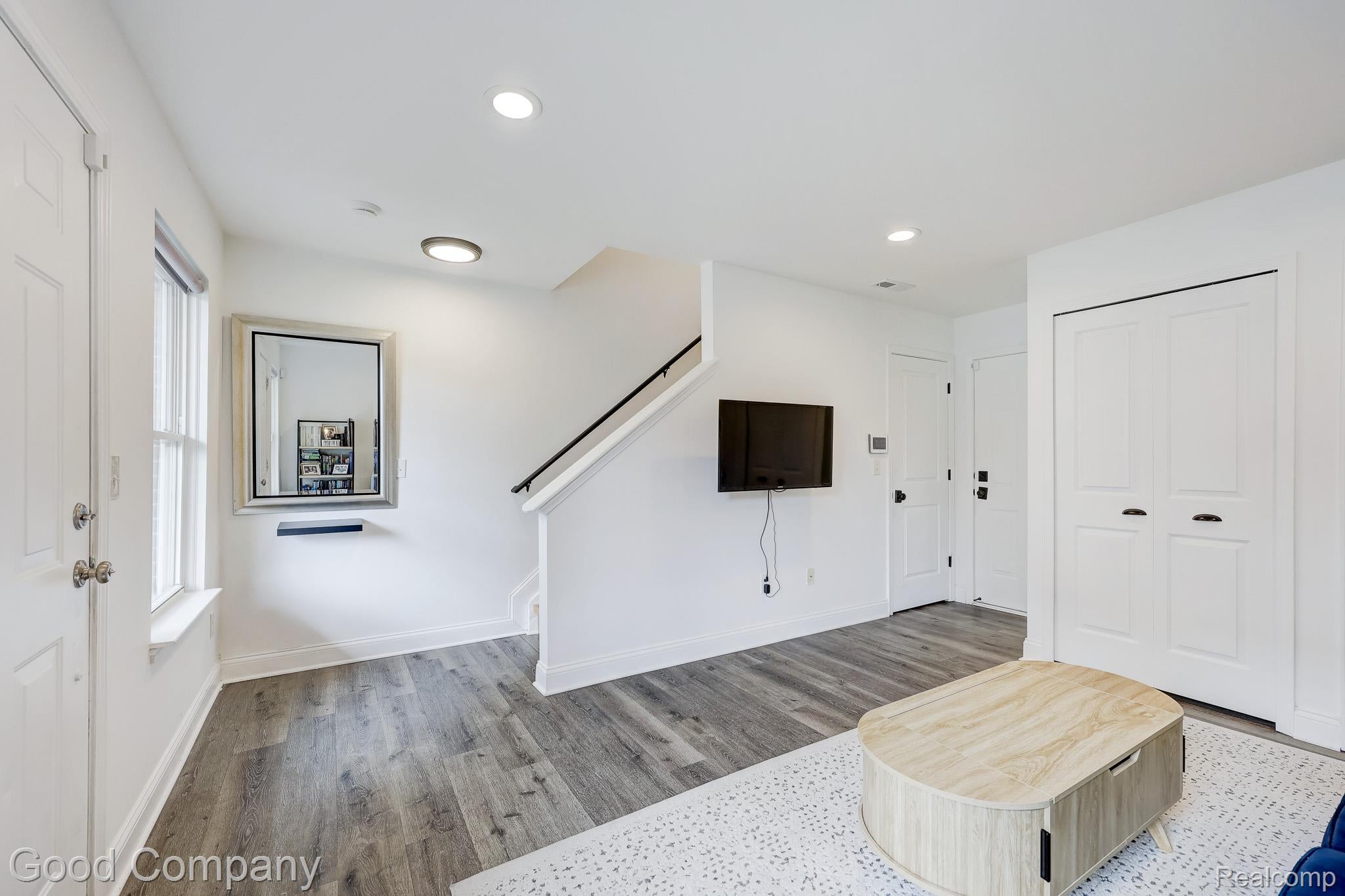 291 E Palmer Street 12
