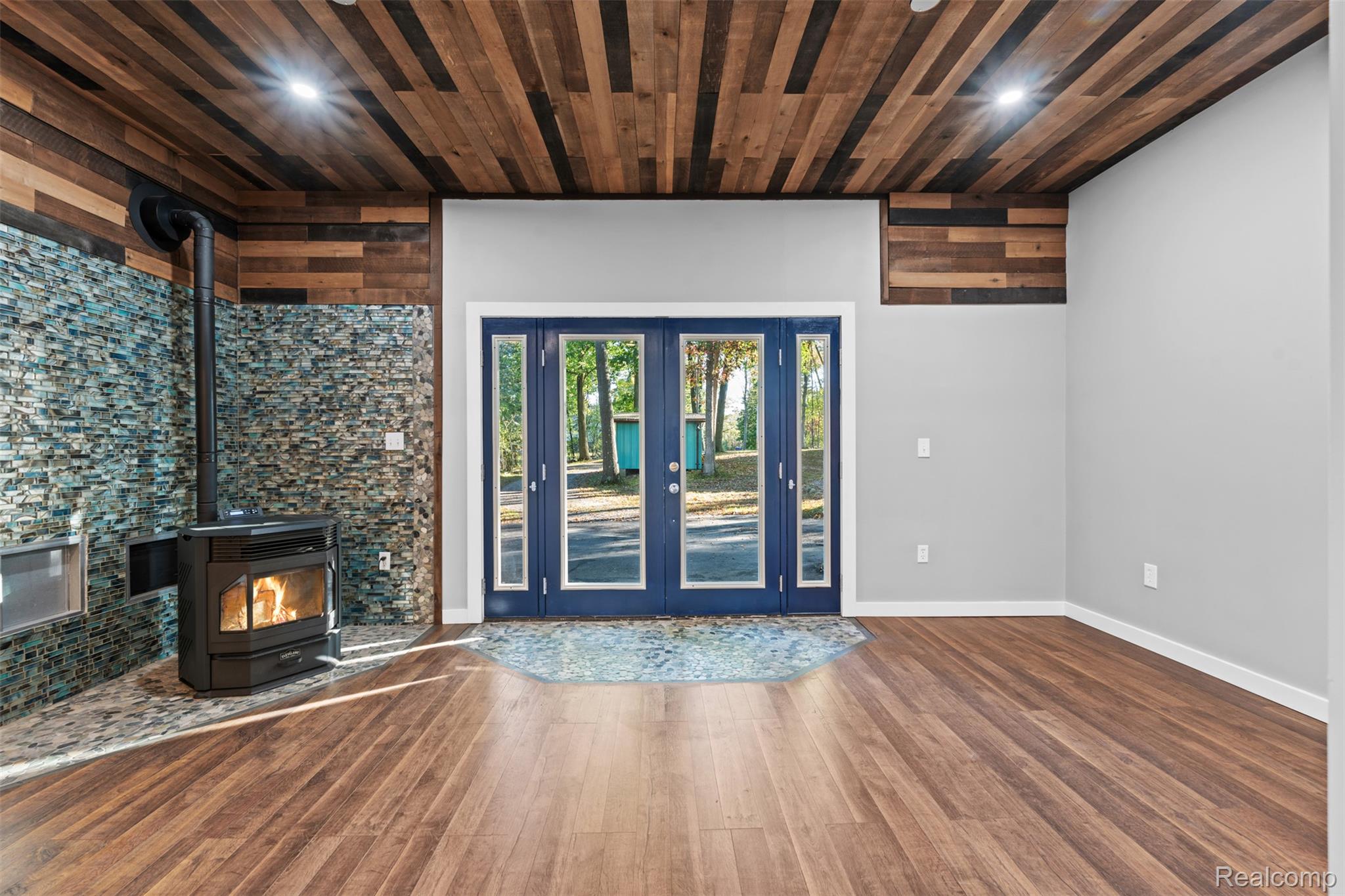 7670 Mi State Road 52