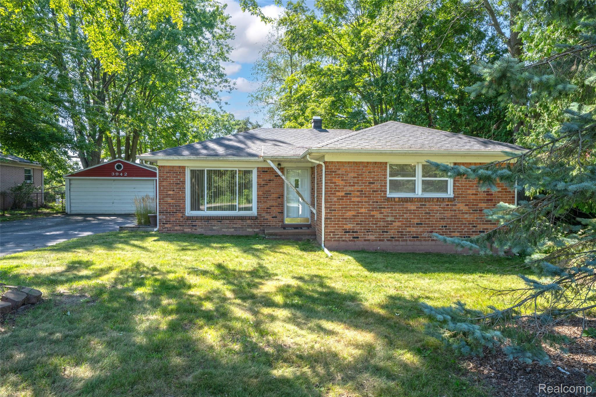 3942 Joslyn Road