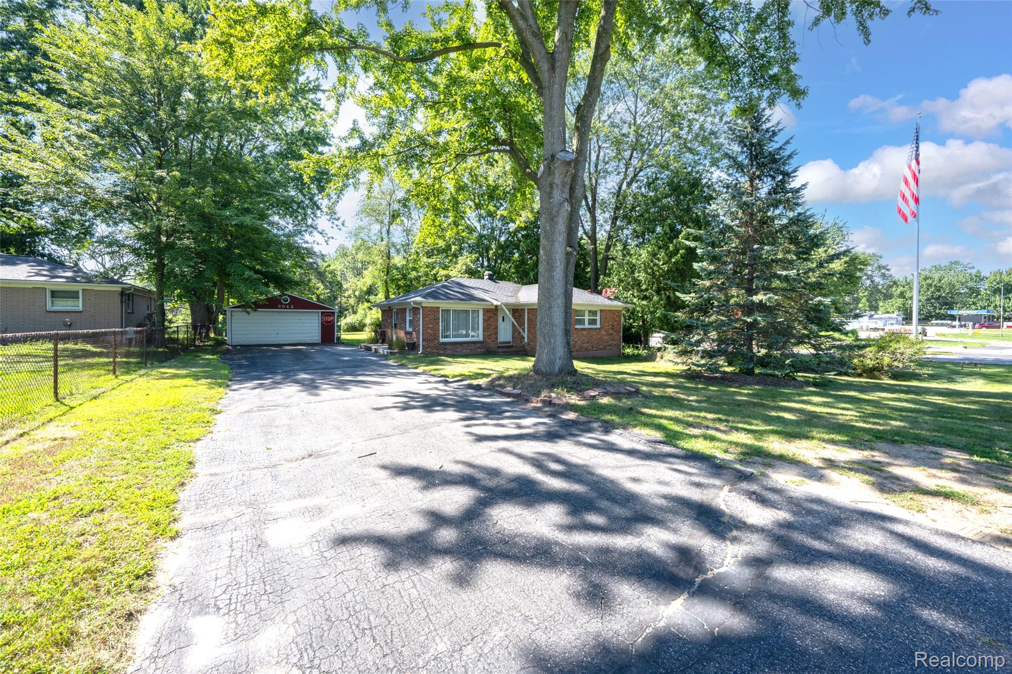 3942 Joslyn Road