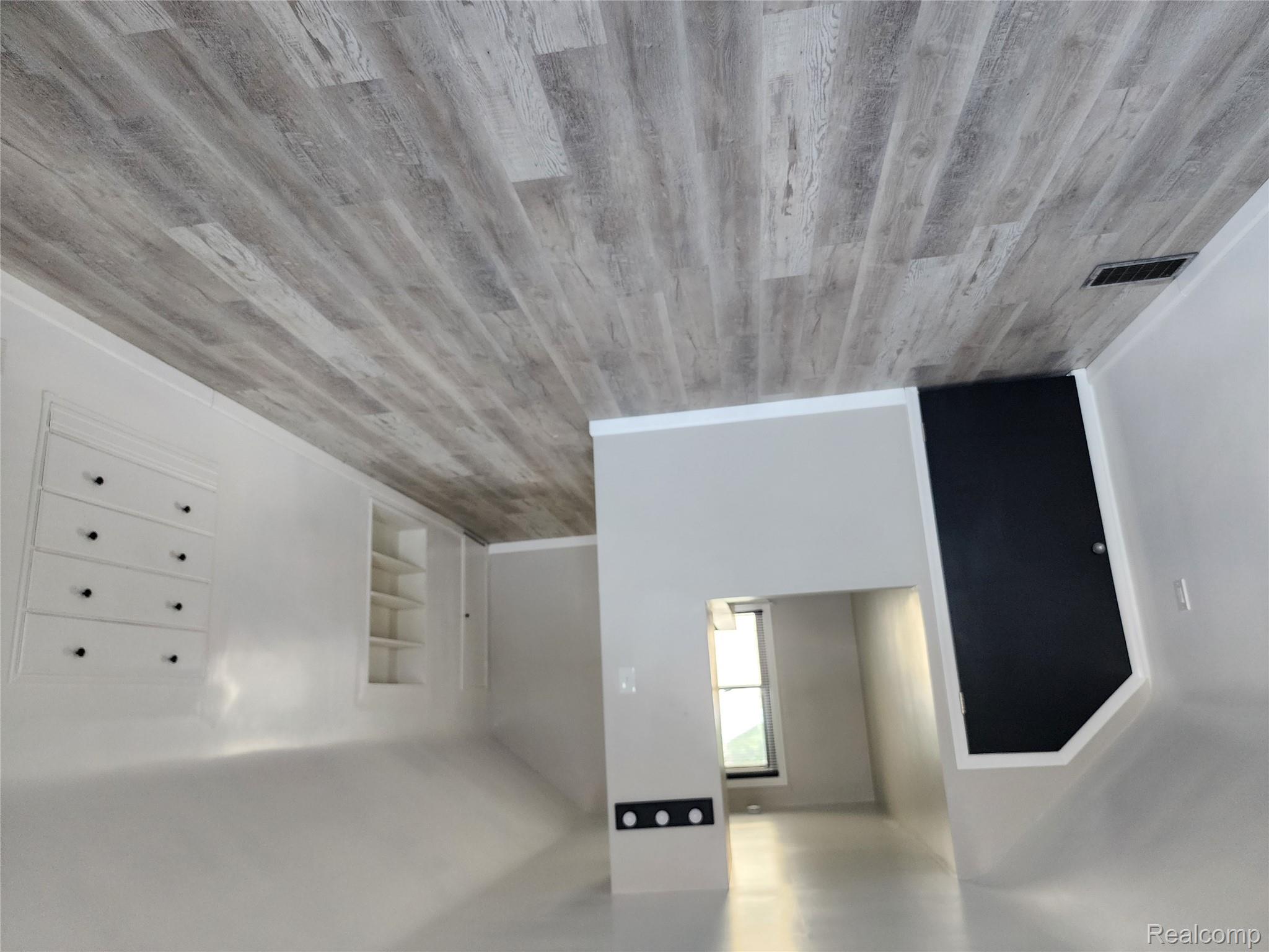 1429 E Milton Avenue