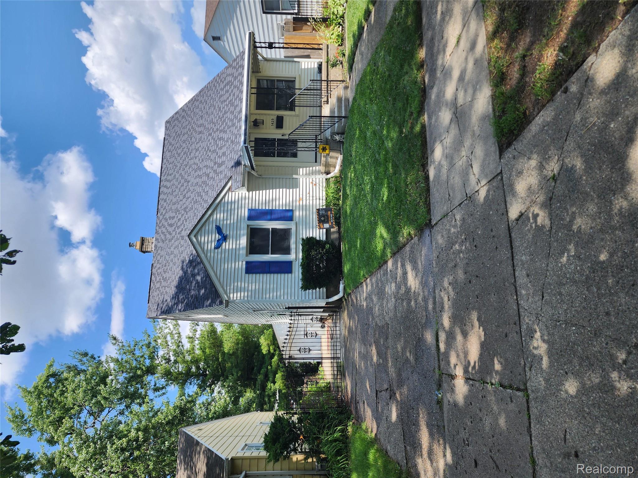 1429 E Milton Avenue