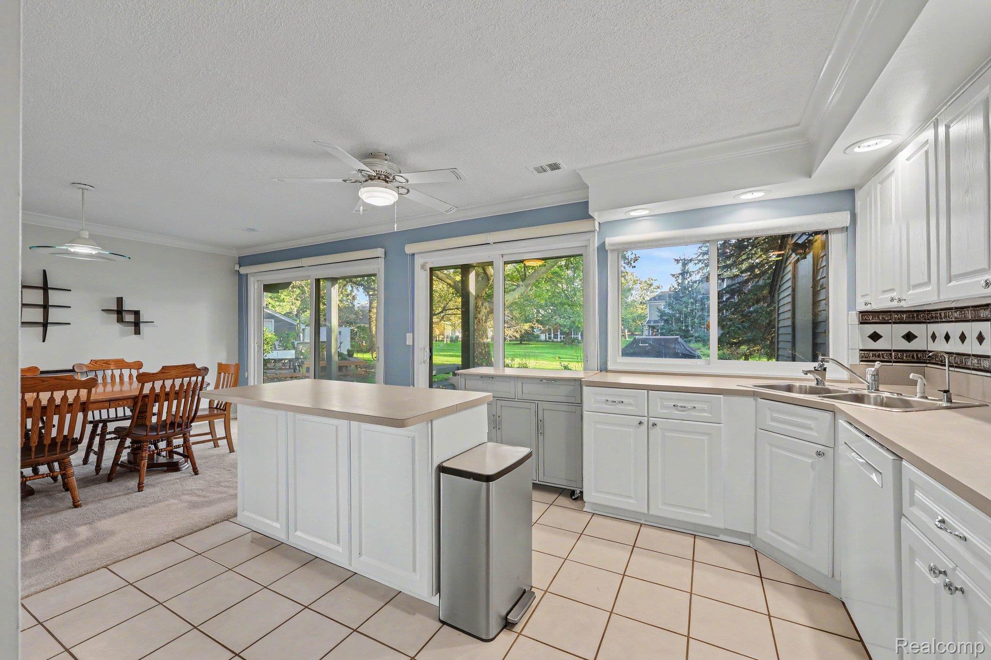 2668 Williamsburg Circle