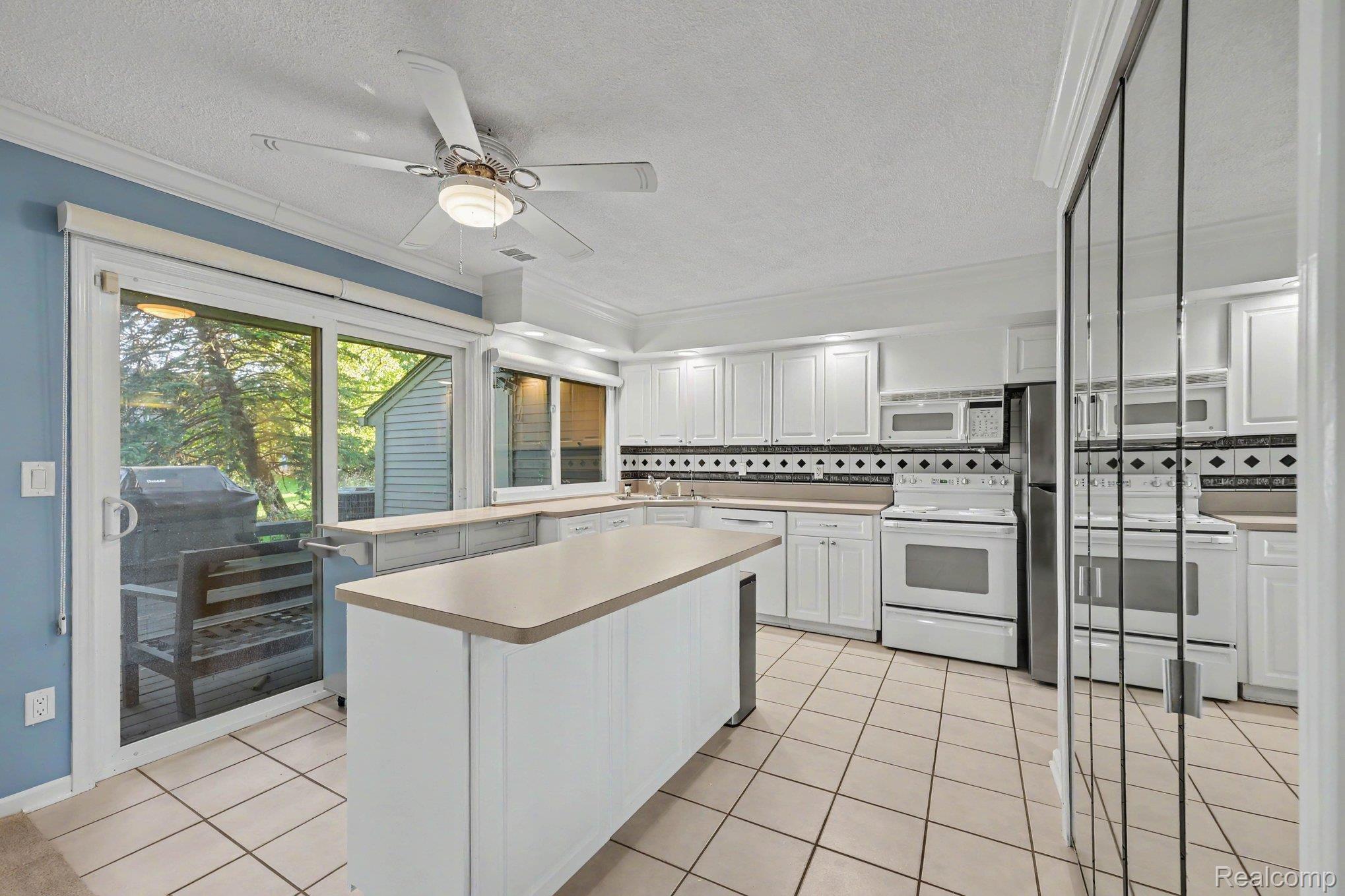 2668 Williamsburg Circle