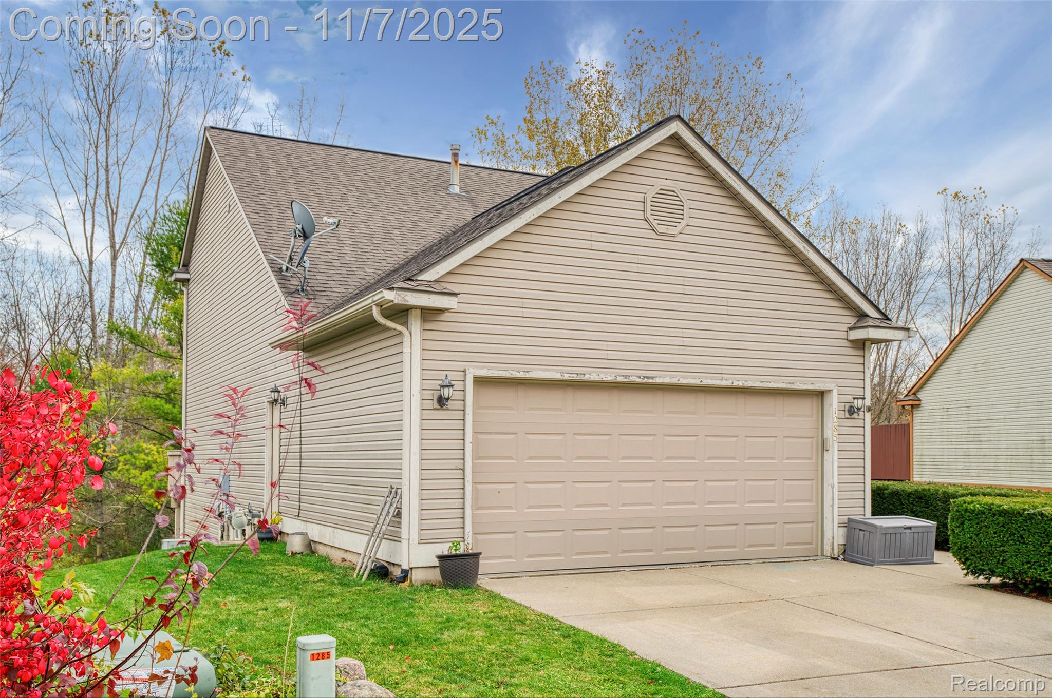 1285 Edgebrook Drive