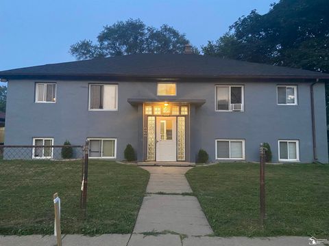 4245 9th Street Wayne City MI 48229