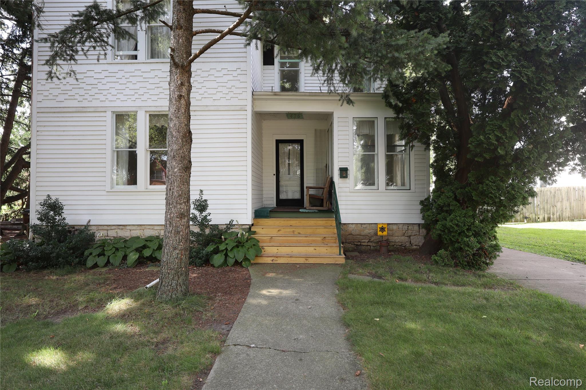 426 E 4th Street